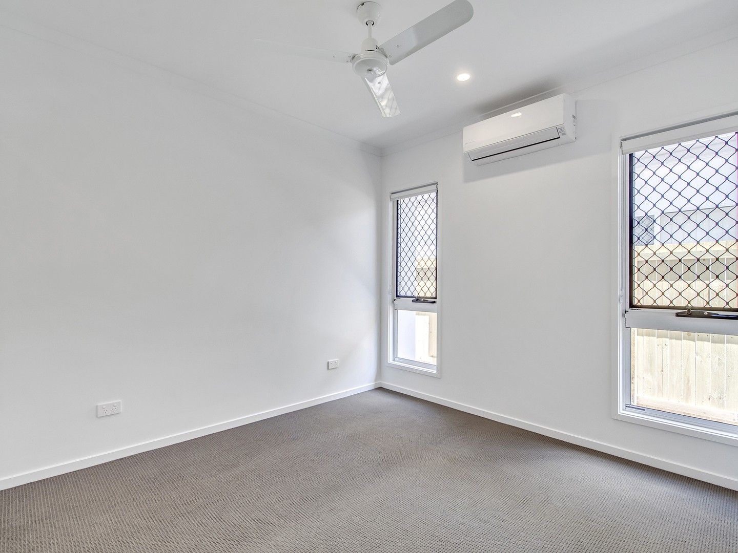 2 bedrooms House in 2/31 Bluebell Street JOYNER QLD, 4500