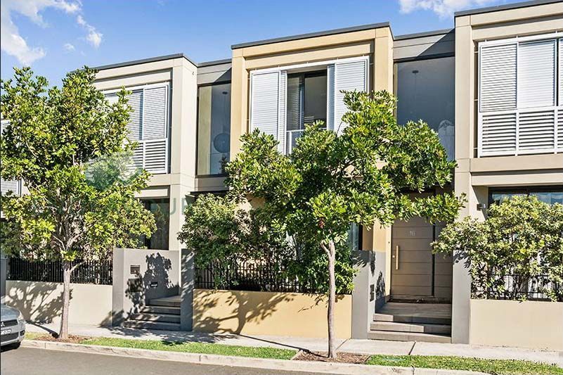 3 bedrooms Townhouse in 11 Florey Crescent LITTLE BAY NSW, 2036