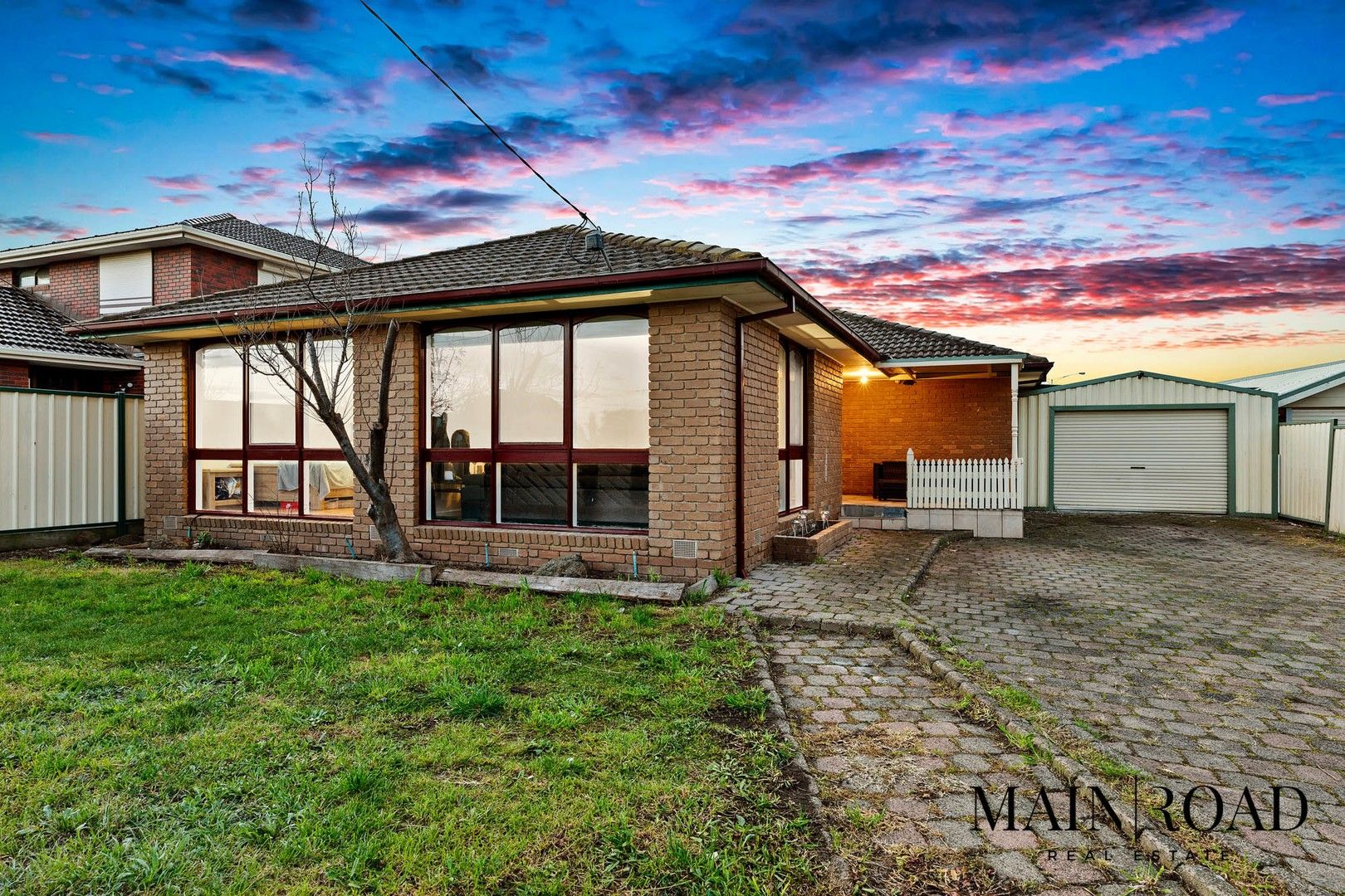 5 bedrooms House in 9 Harlow Court DEER PARK VIC, 3023