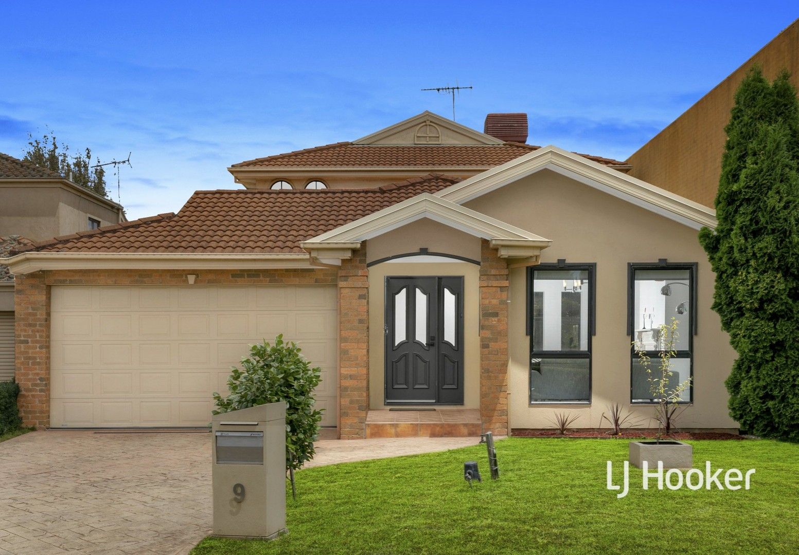 9 Lakeside Drive, Hidden Valley VIC 3756, Image 2