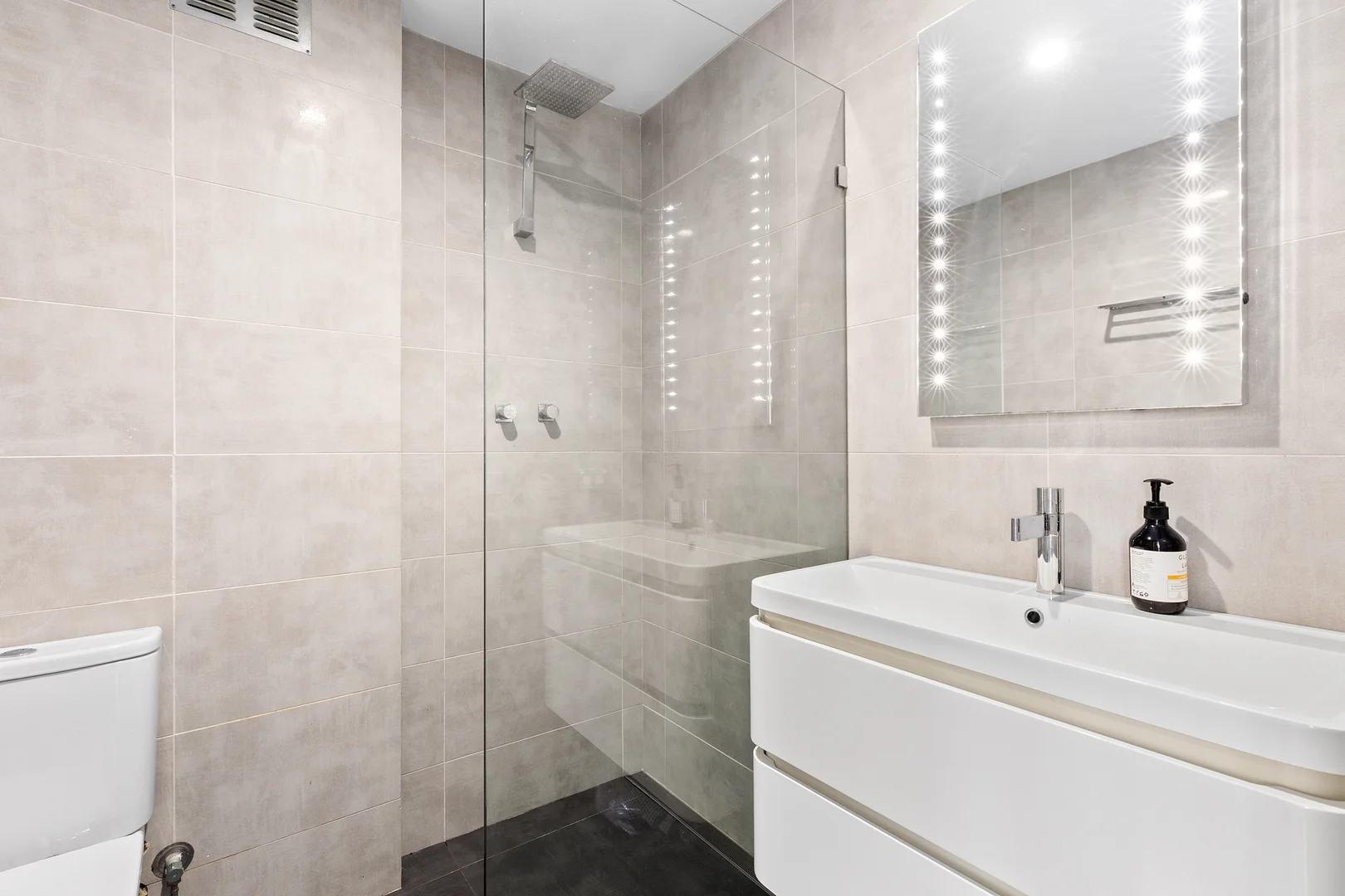 Additional image 3 of 201/76 Roslyn Gardens, Rushcutters Bay NSW 2011