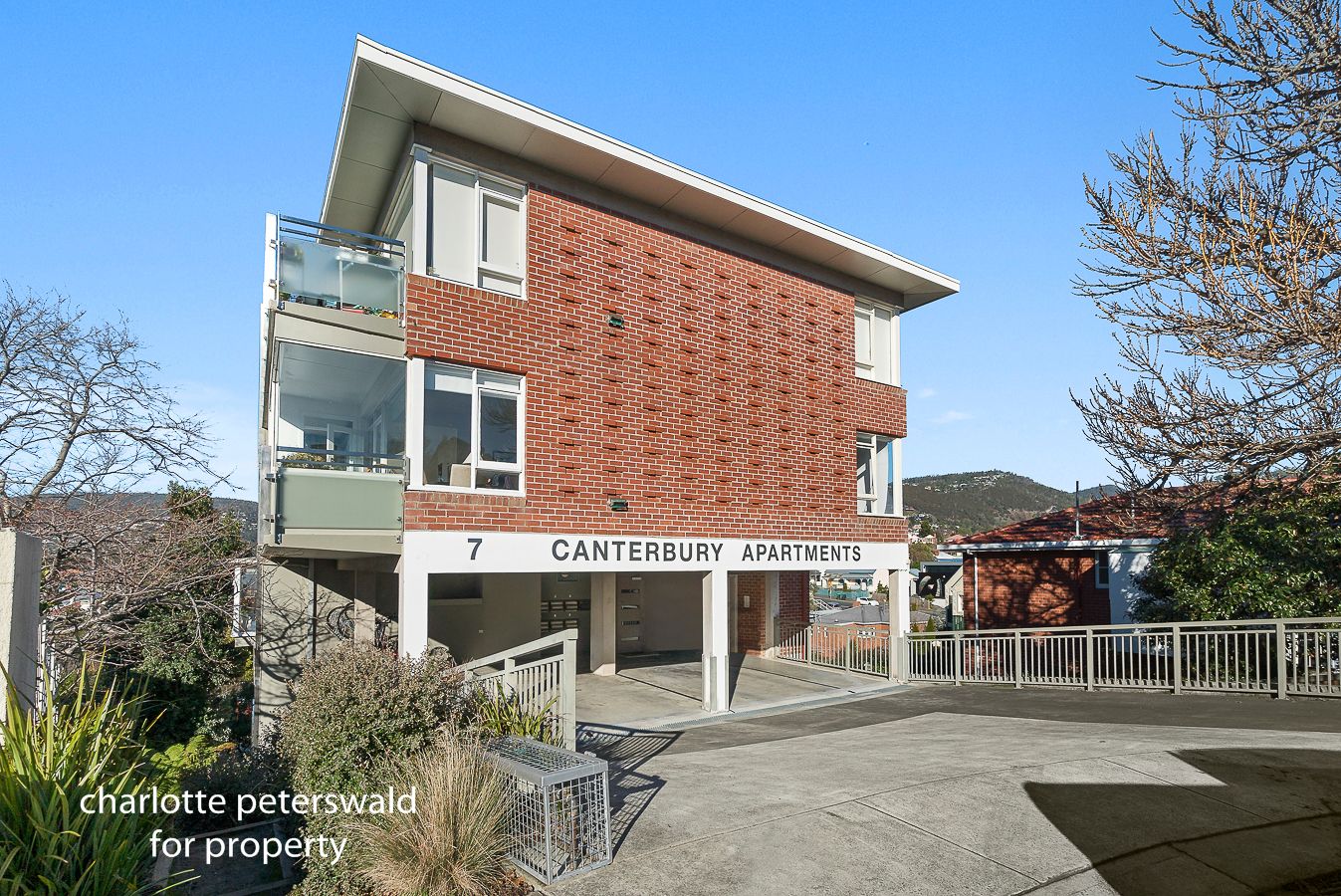 2/7 Montgomery Court, Sandy Bay TAS 7005, Image 1