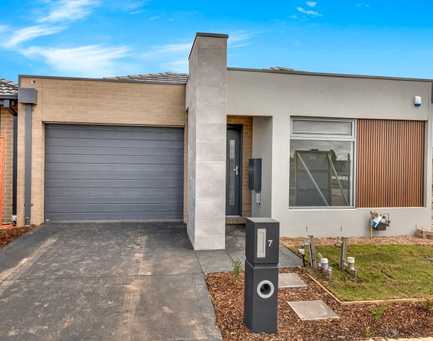 7 Greenwood Road, Donnybrook VIC 3064