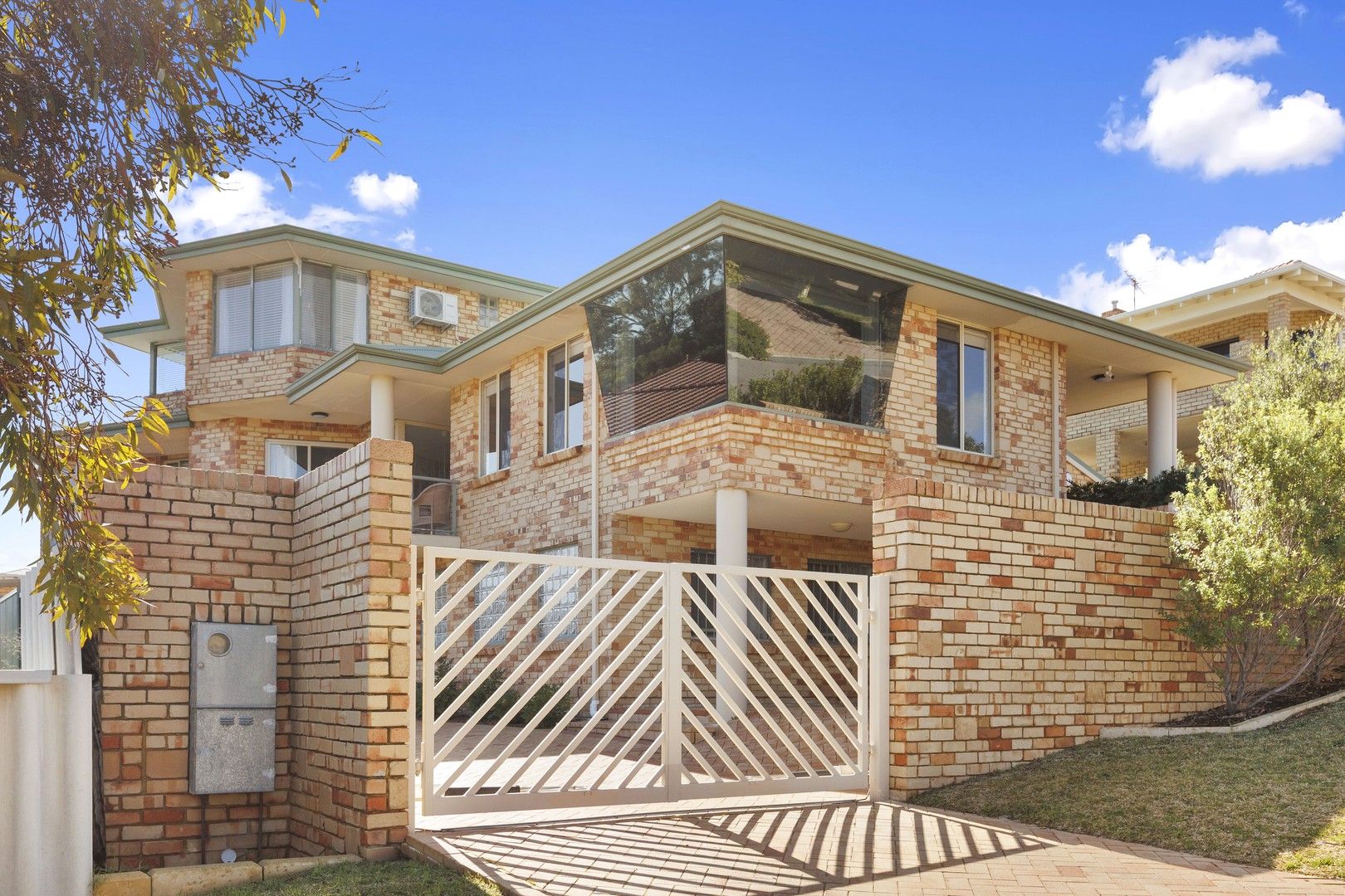 4 bedrooms House in 21 Arlington Loop COOGEE WA, 6166