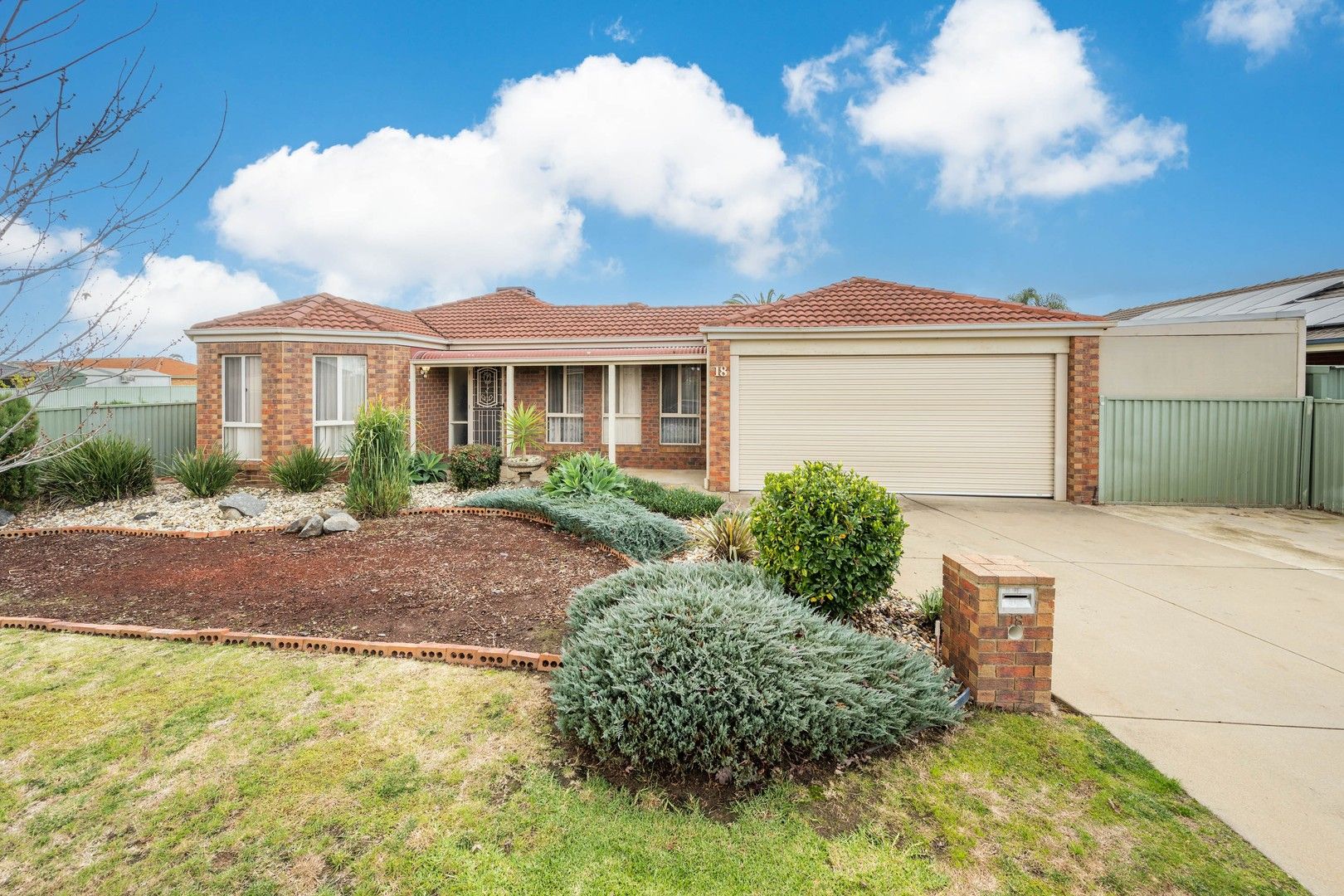 3 bedrooms House in 18 Perrivale Drive SHEPPARTON VIC, 3630