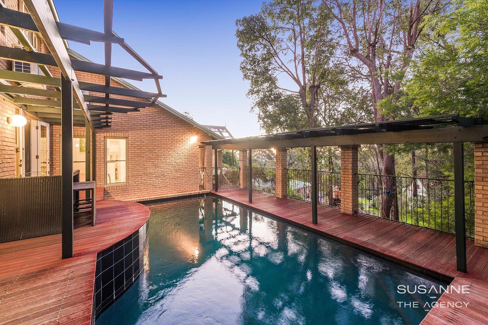 5 bedrooms House in 26 Bird Road KALAMUNDA WA, 6076