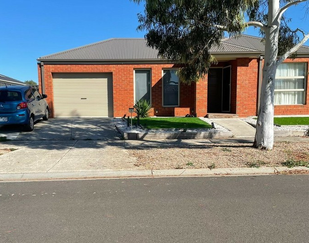 3 Weavers Street, Manor Lakes VIC 3024