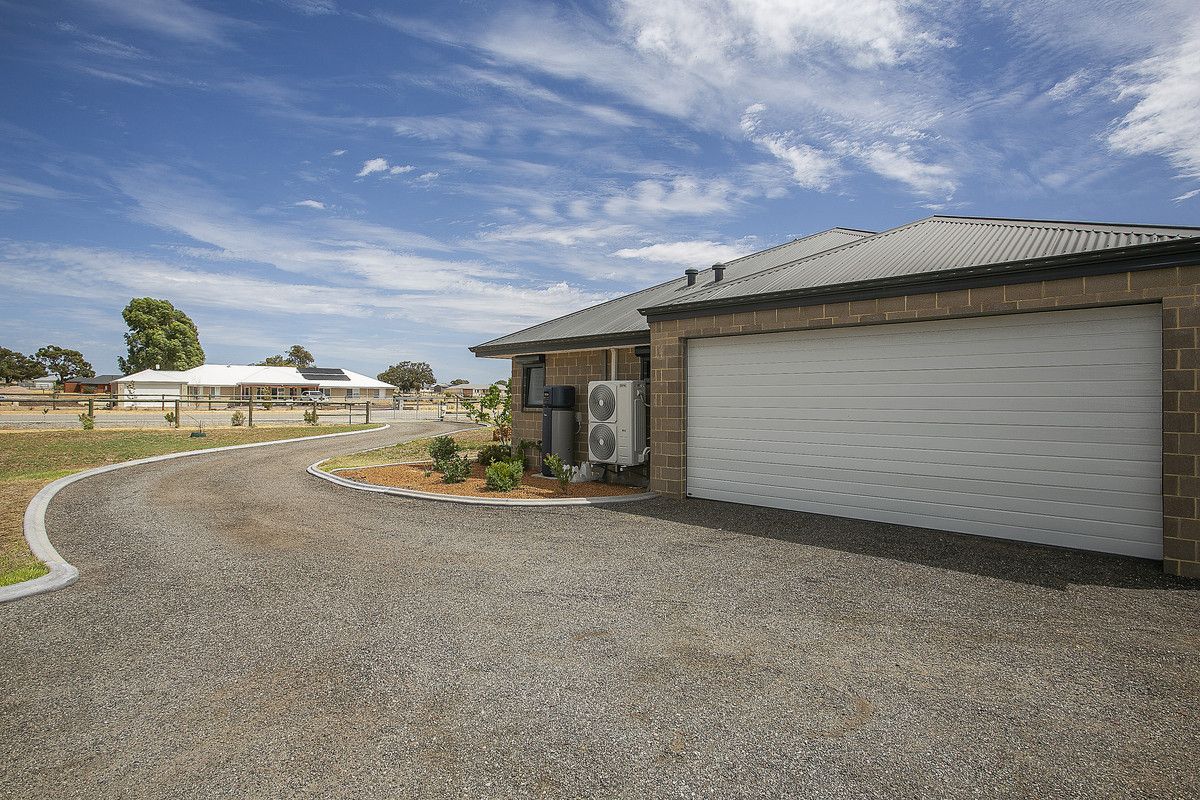 18 Narik Grove, Chittering WA 6084, Image 2