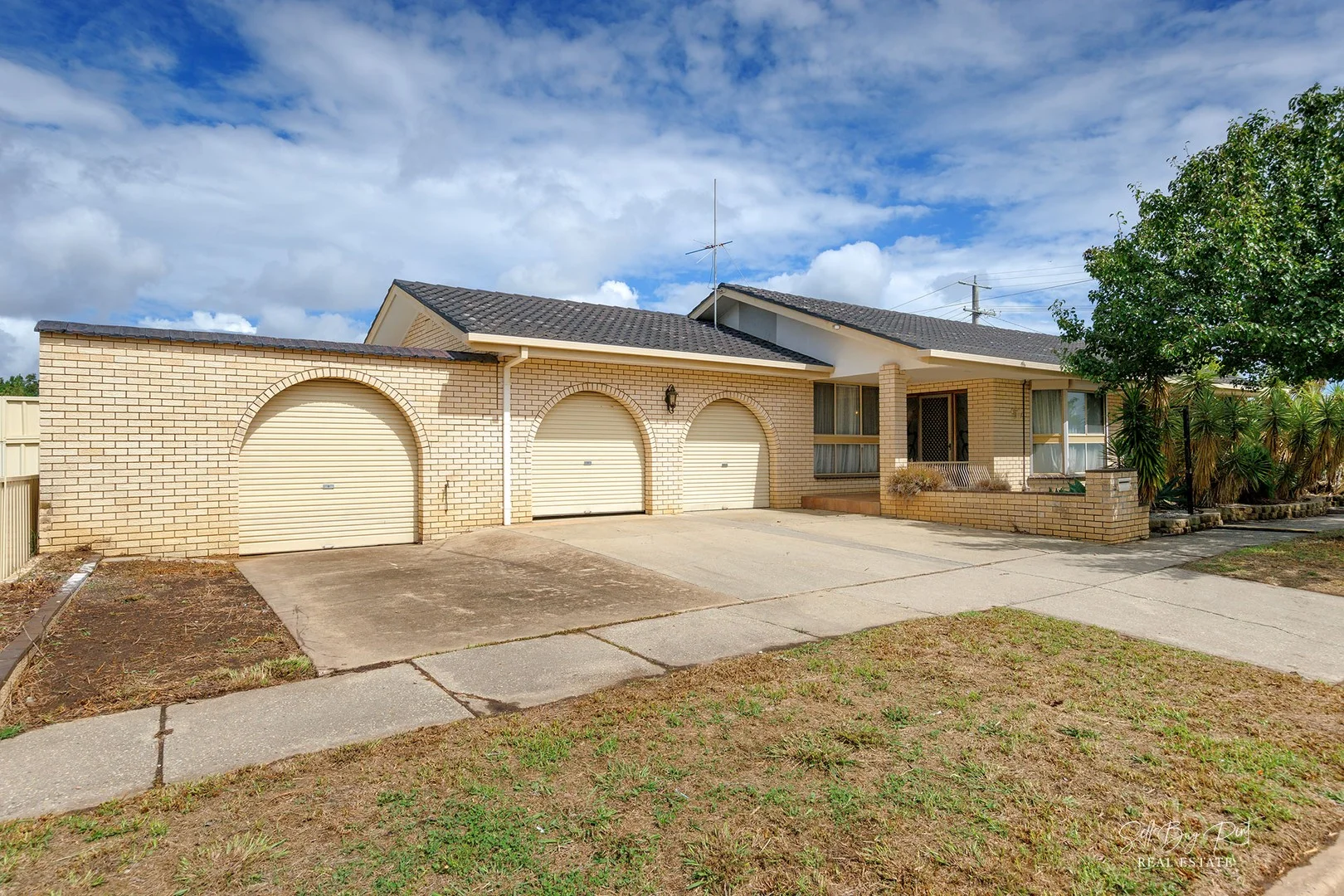 12 MAYFAIR DRIVE, Wodonga VIC 3690