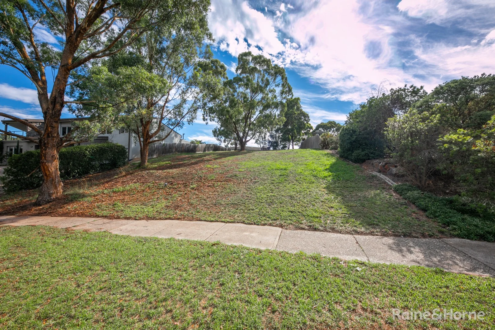 33 De Lisle Avenue, Sunbury VIC 3429