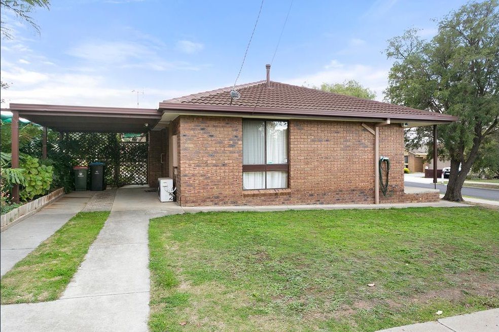 31 Desmond Street, Strathdale VIC 3550