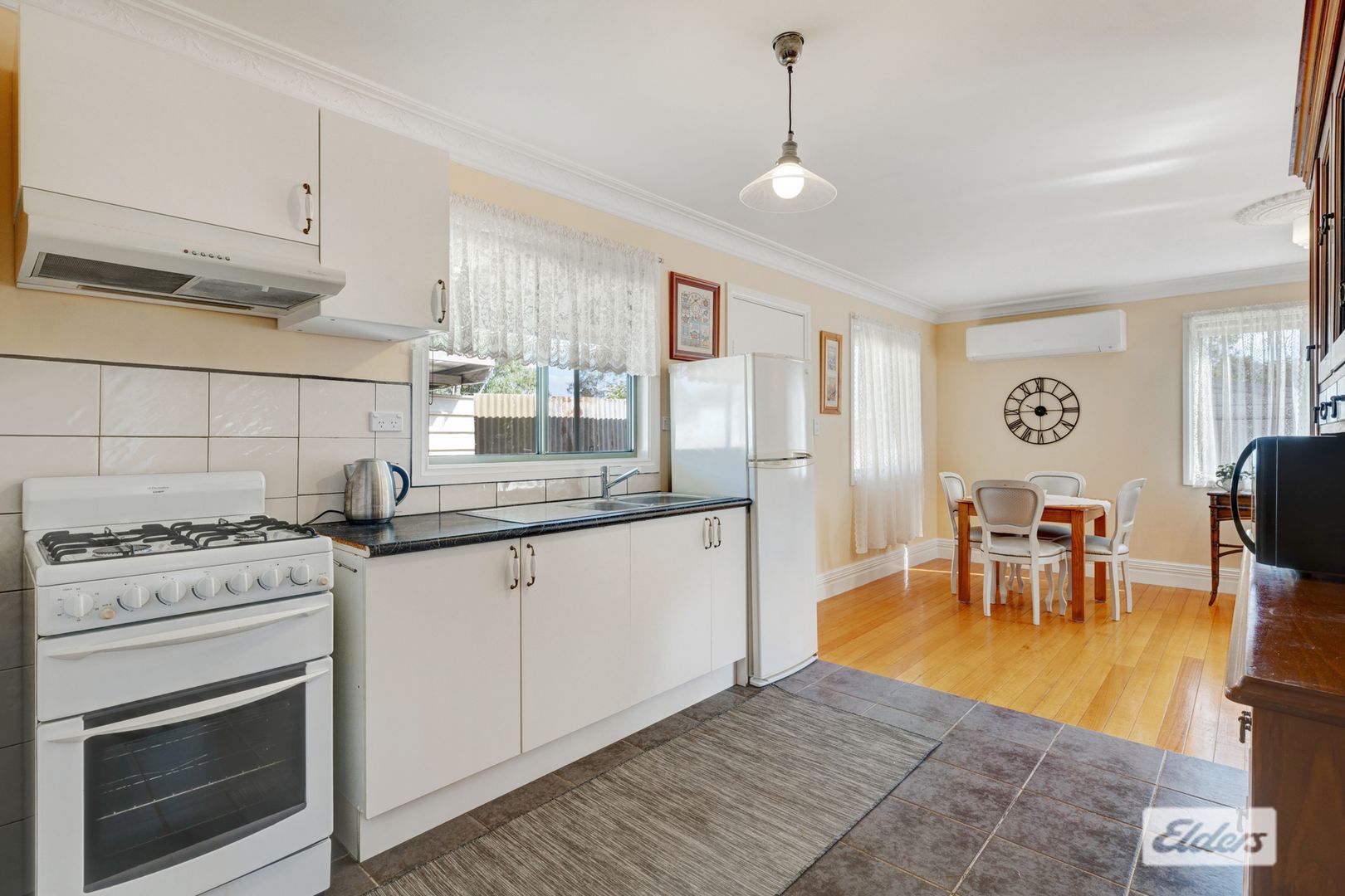 13 Russell Street, Howlong NSW 2643, Image 1