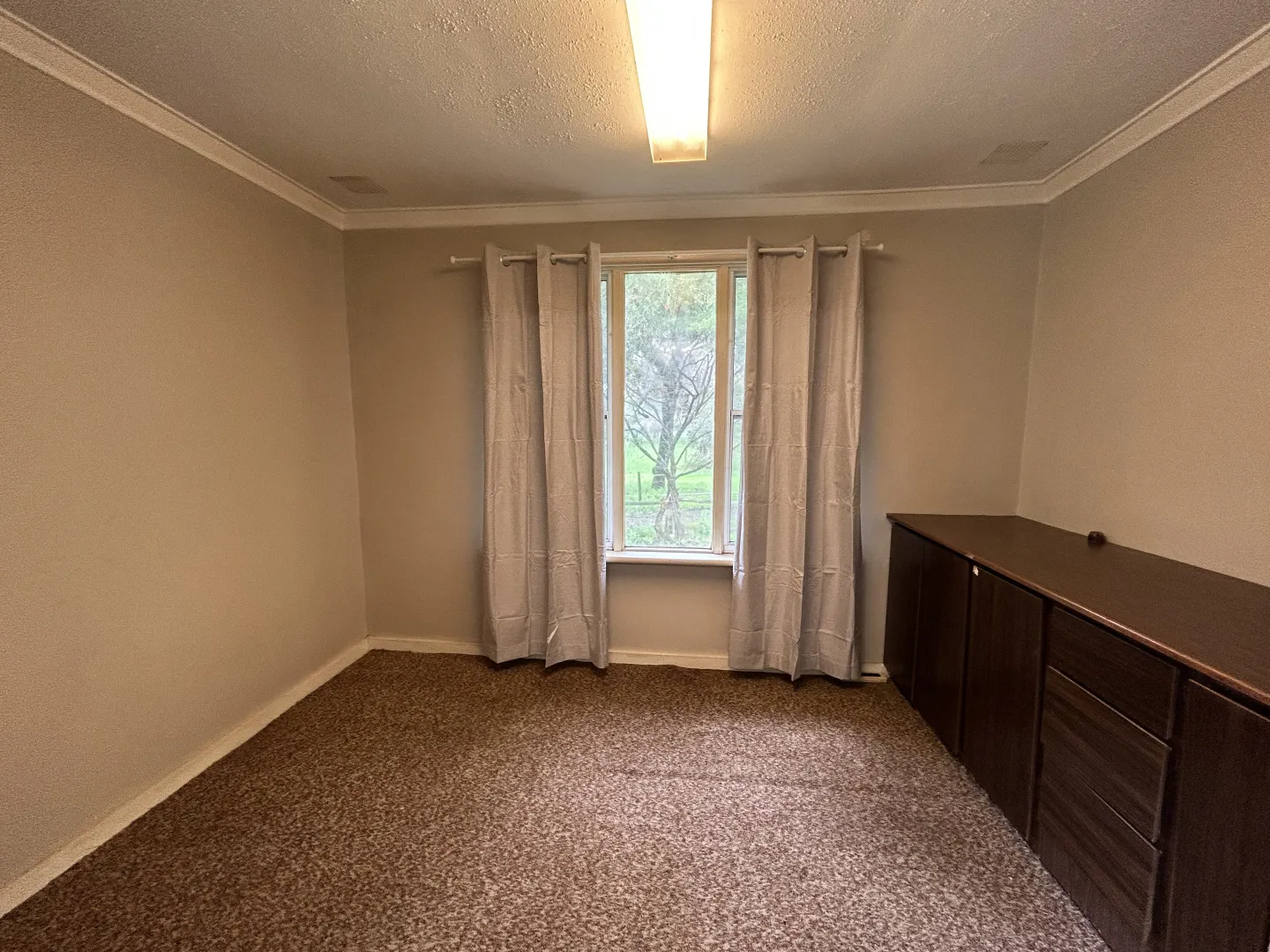 4 Bedroom home in rural environment - View 3