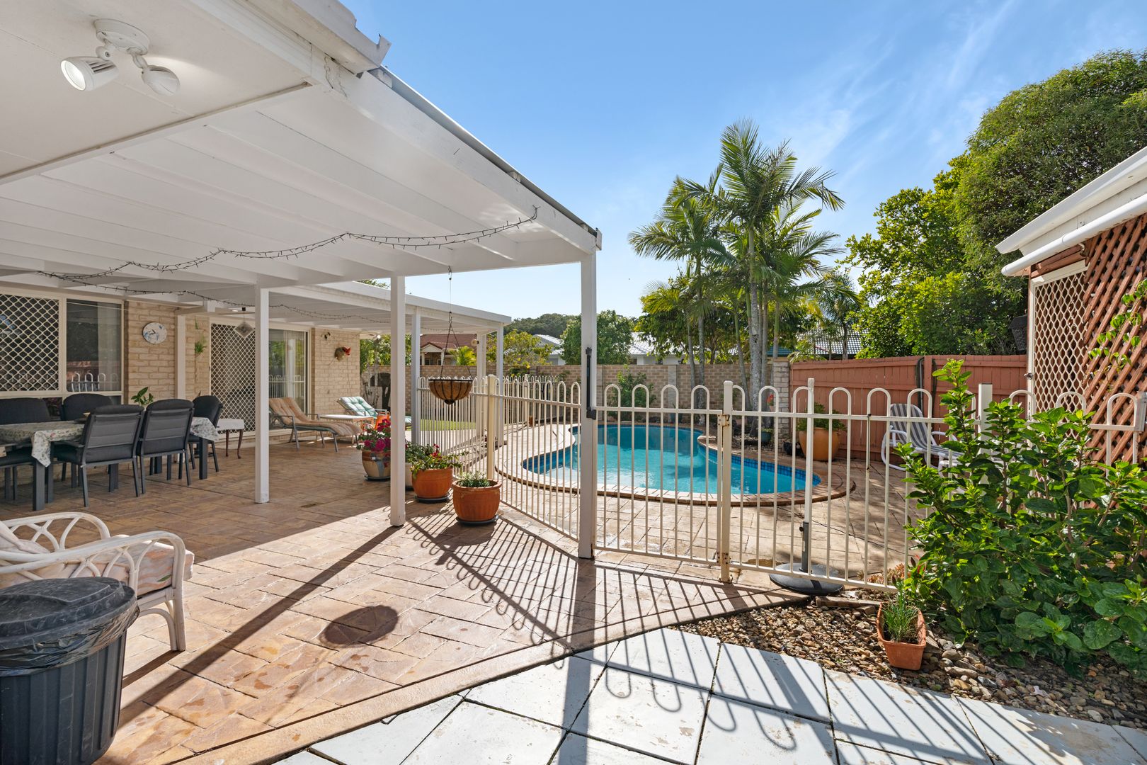 19 Goldfinch Avenue, Burleigh Waters QLD 4220, Image 2