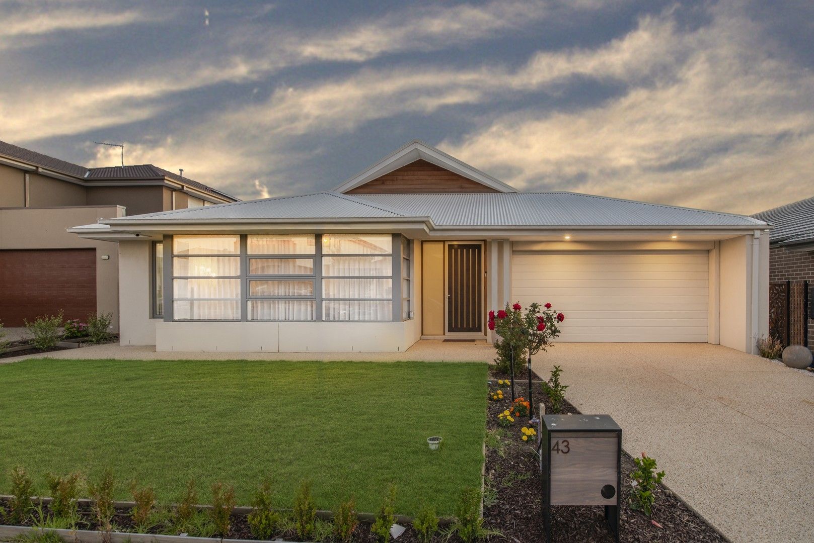 5 bedrooms House in 43 Walhallow Drive CLYDE NORTH VIC, 3978
