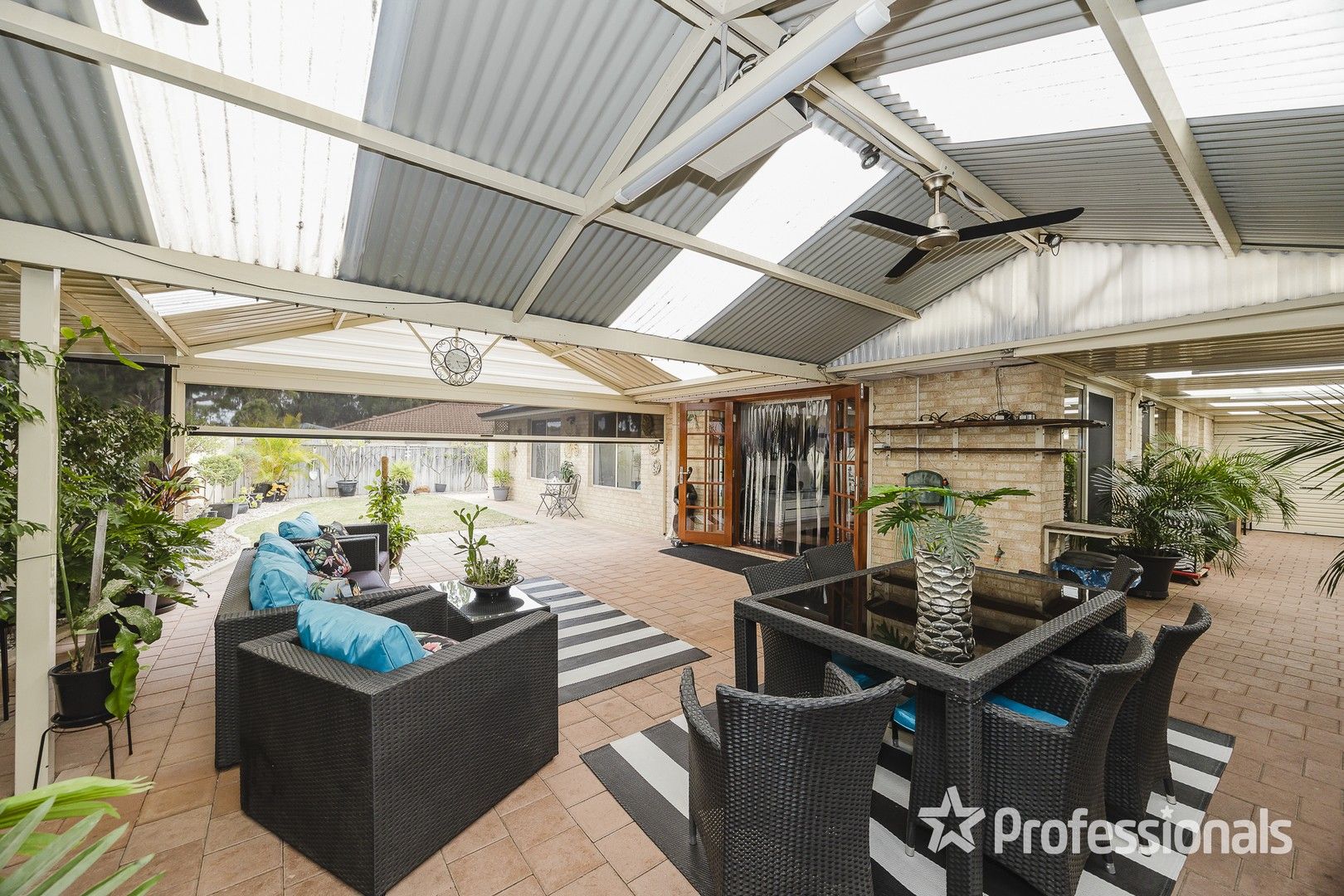 4 bedrooms House in 32 Millstream Grove ELLENBROOK WA, 6069