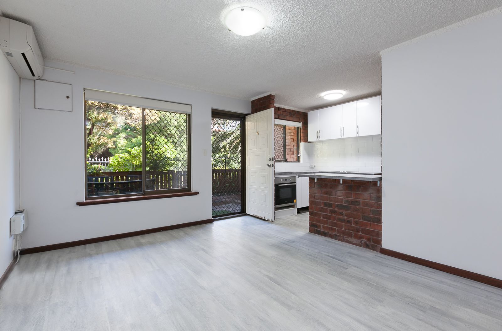 2 bedrooms Townhouse in 4/5 Brighton Road RIVERVALE WA, 6103