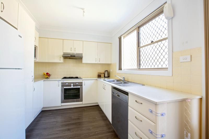 9/6 Bangalow Place, Hoxton Park NSW 2171, Image 2