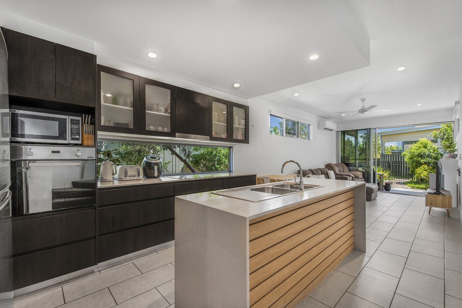 3 bedrooms Townhouse in Townhouse No. 1/30 Caspian Cct MOUNTAIN CREEK QLD, 4557