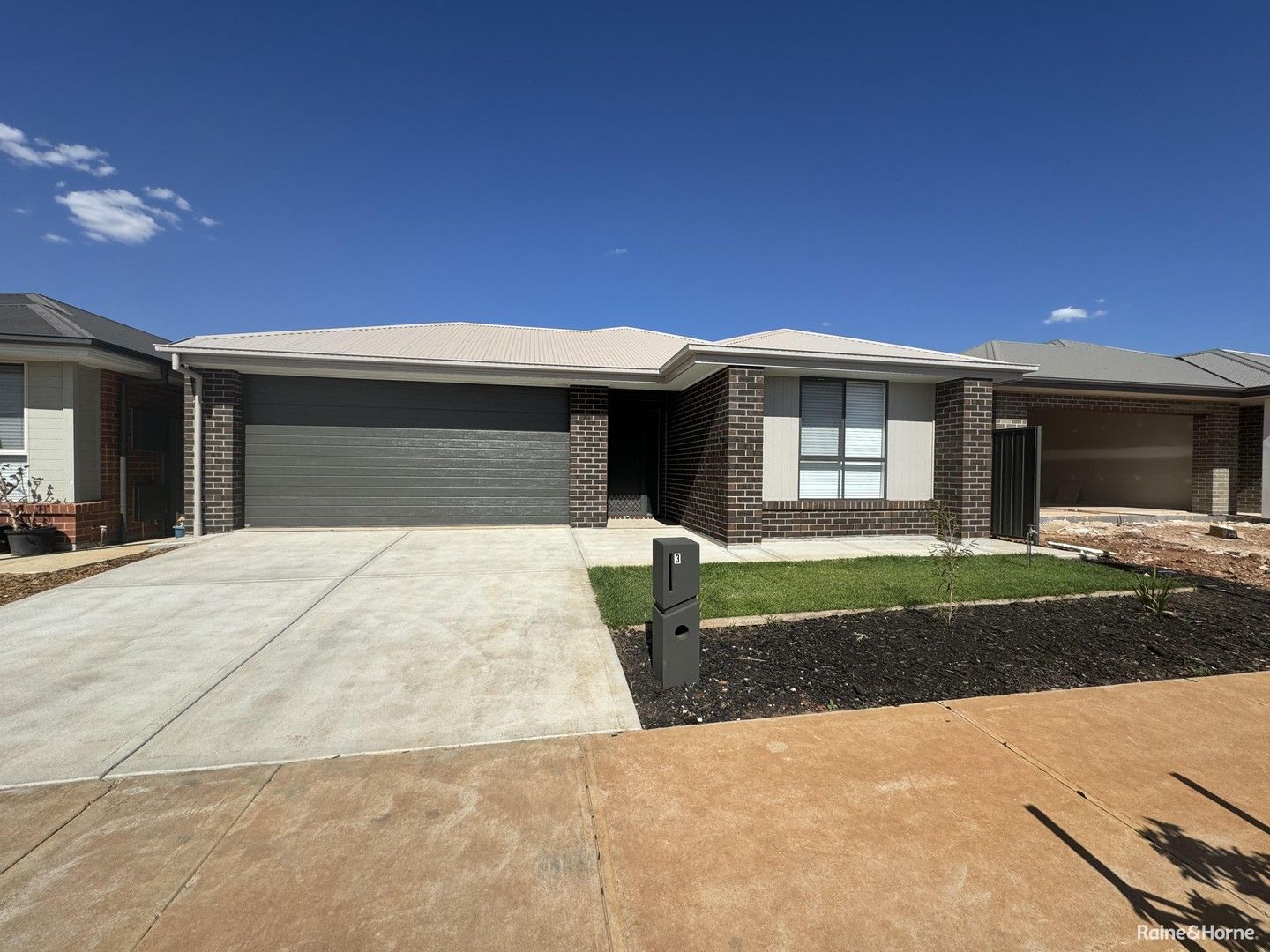 4 bedrooms House in 3 Aspera Street MUNNO PARA SA, 5115