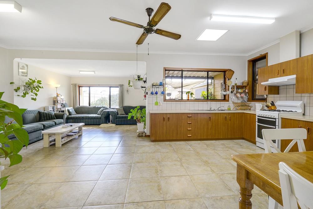 11 Osborne Street, Largs Bay SA 5016, Image 1