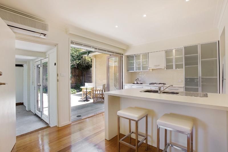 9/6 Essex Road, Surrey Hills VIC 3127, Image 2