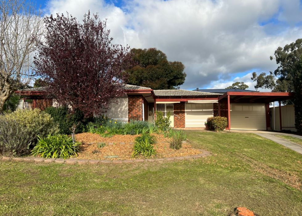 3 bedrooms House in 19 Wongabeena Drive SURREY DOWNS SA, 5126