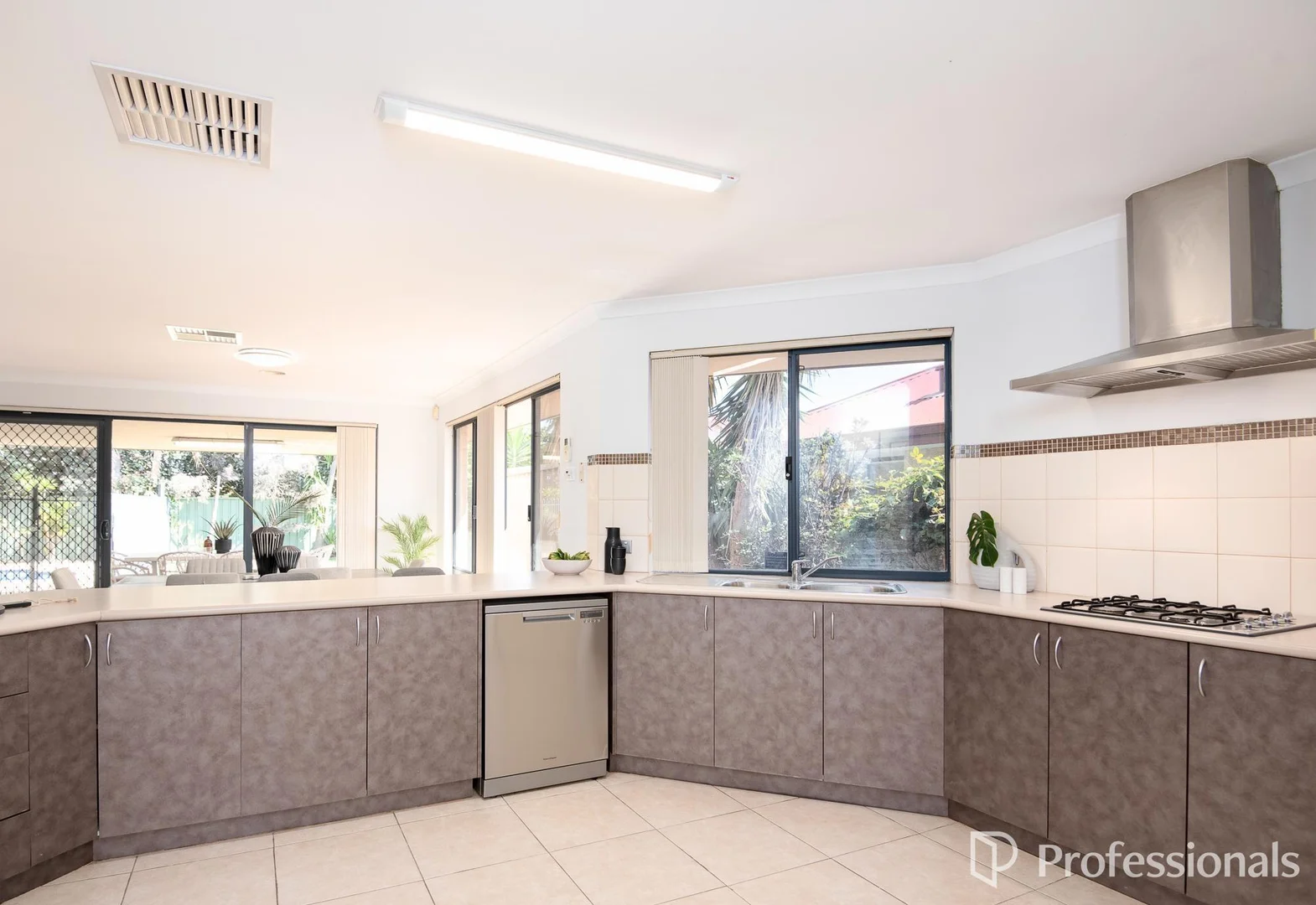 Additional image 10 of 25 Excalibur Chase, Wattle Grove WA 6107