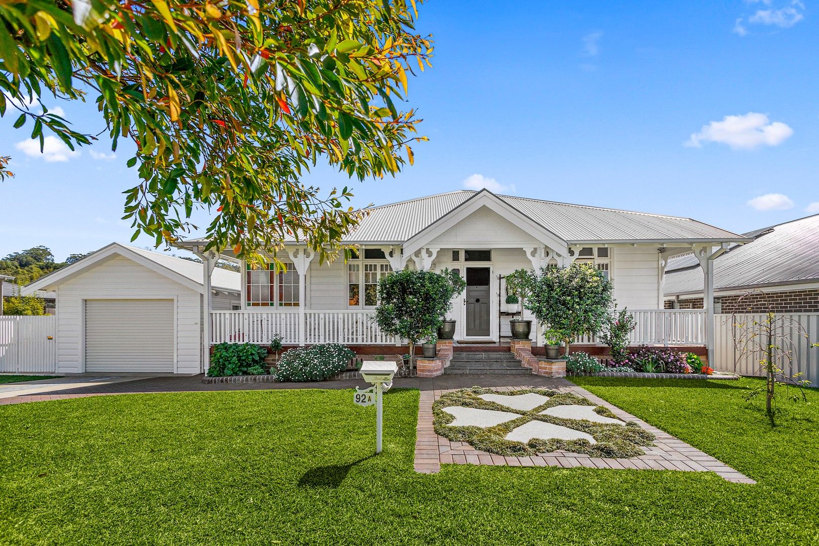 4 bedrooms House in 92A Staff Road CORDEAUX HEIGHTS NSW, 2526