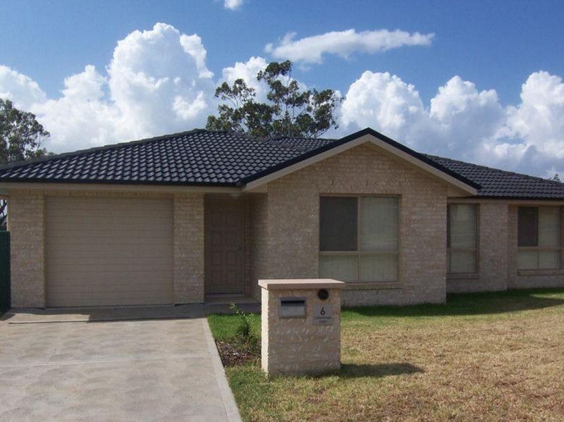 3 bedrooms Duplex in 6 Cunningham Street MUSWELLBROOK NSW, 2333