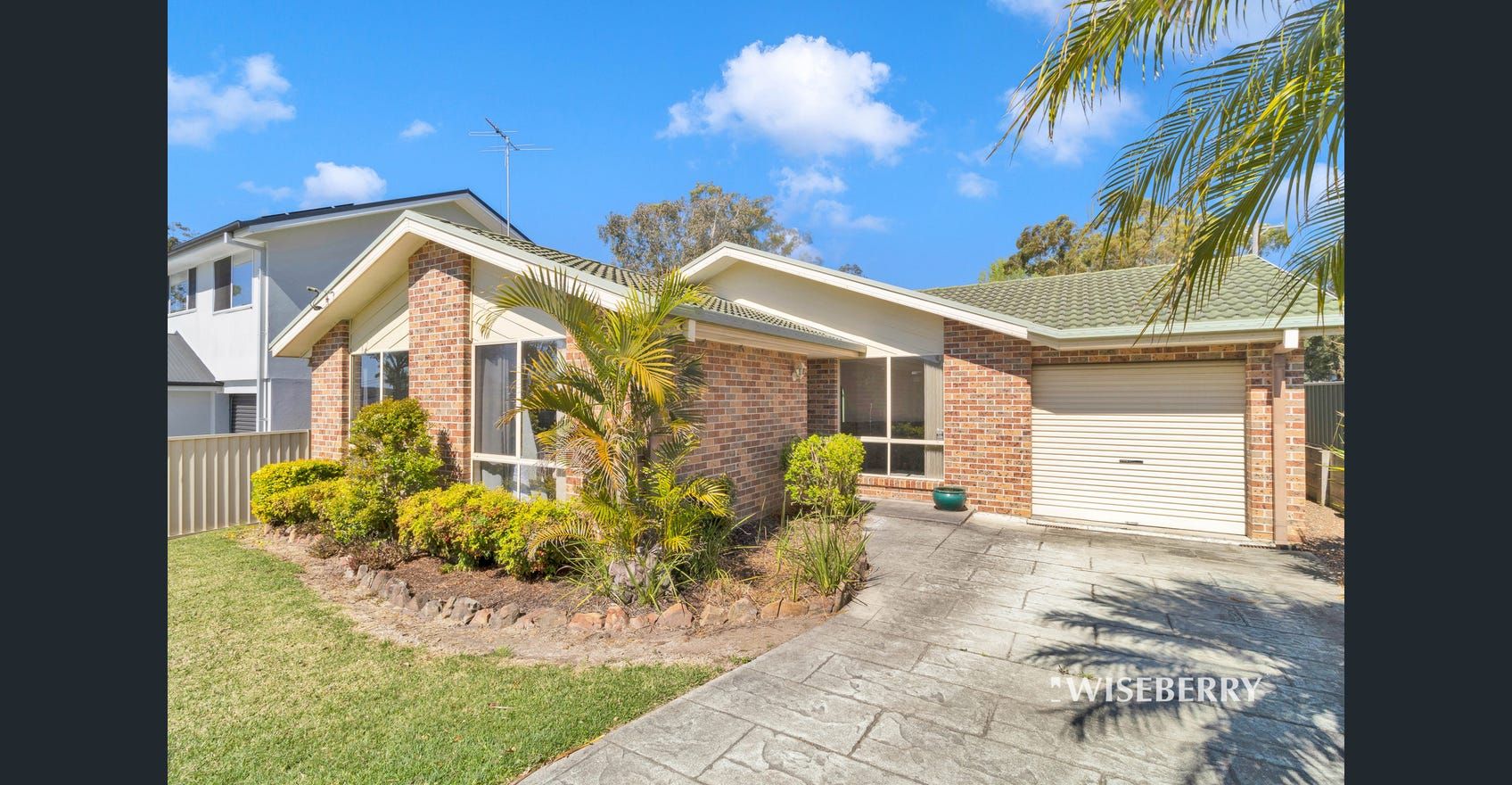 3 bedrooms House in 1 Barclay Ave MANNERING PARK NSW, 2259