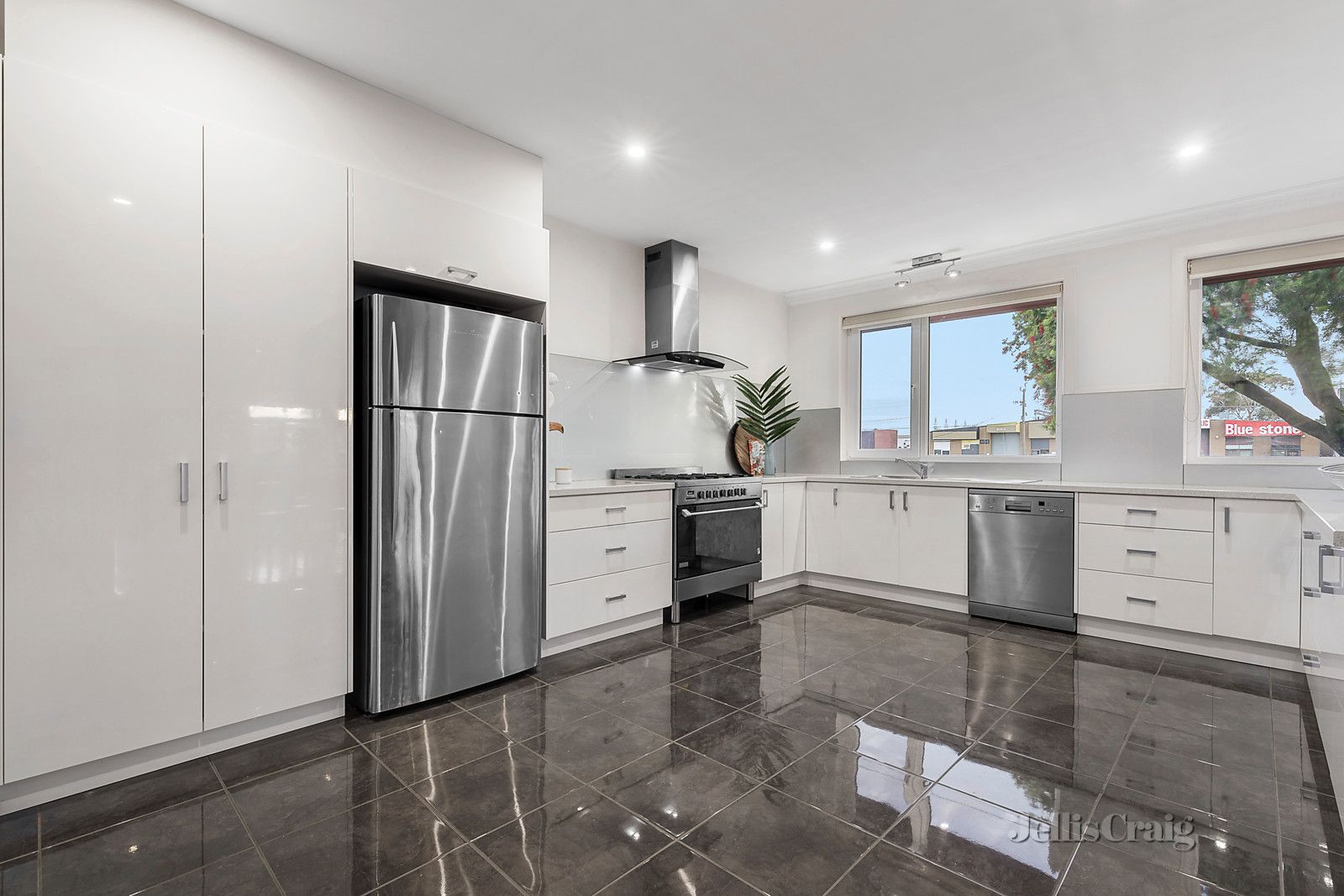 1/2 Nina Court, Bentleigh East VIC 3165, Image 2