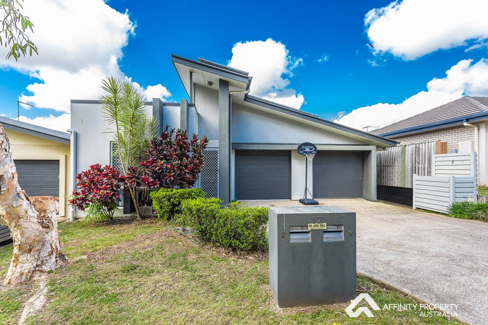 5 bedrooms House in 12 Fairy Wren Cct DAKABIN QLD, 4503