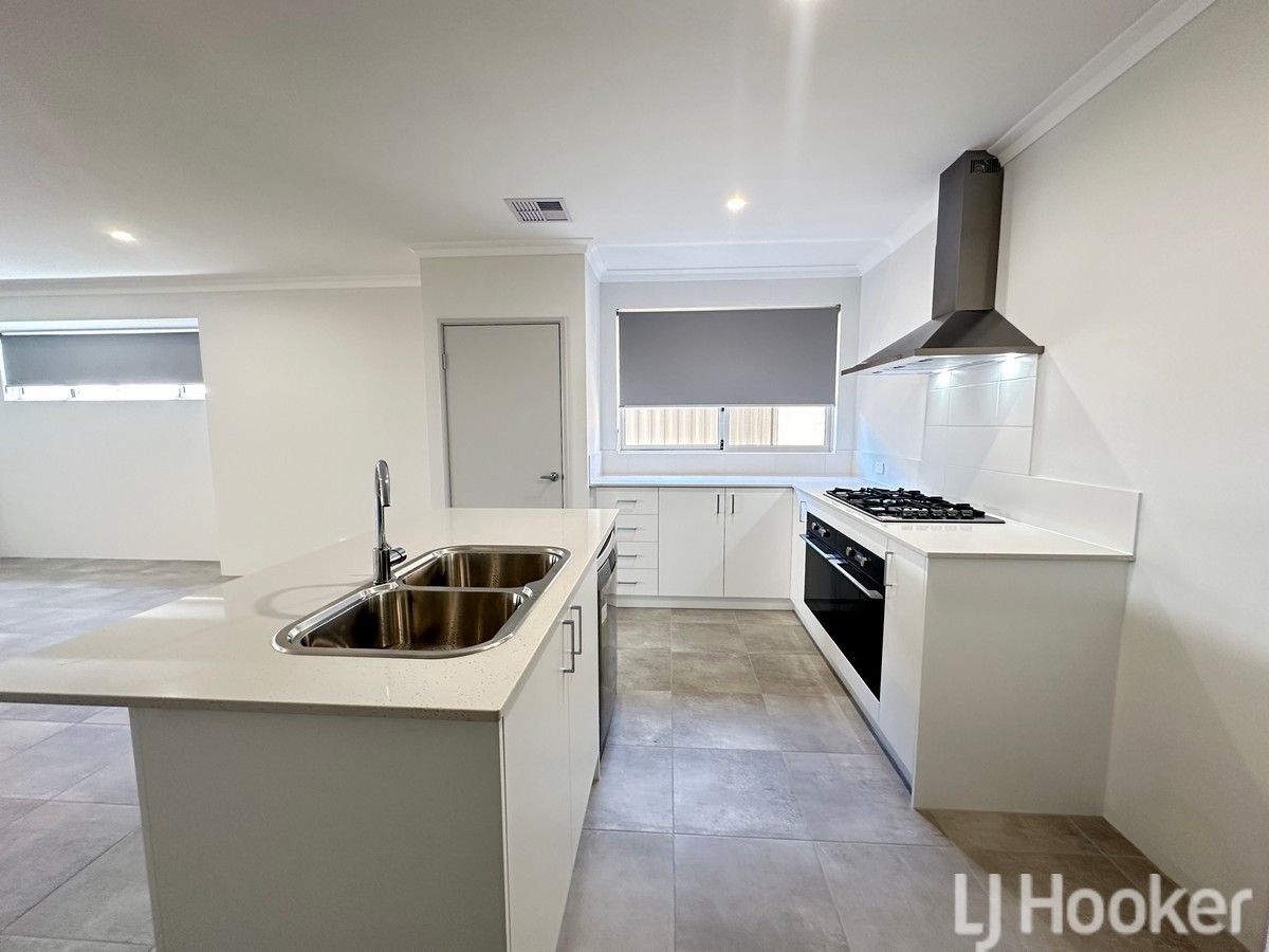 4 bedrooms House in 16 Pensacola Grove MADORA BAY WA, 6210