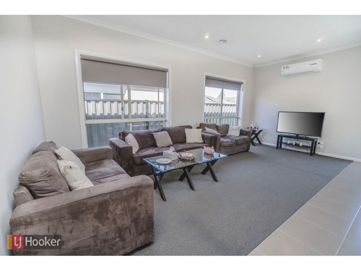 451 Grand Boulevard, Craigieburn VIC 3064, Image 2