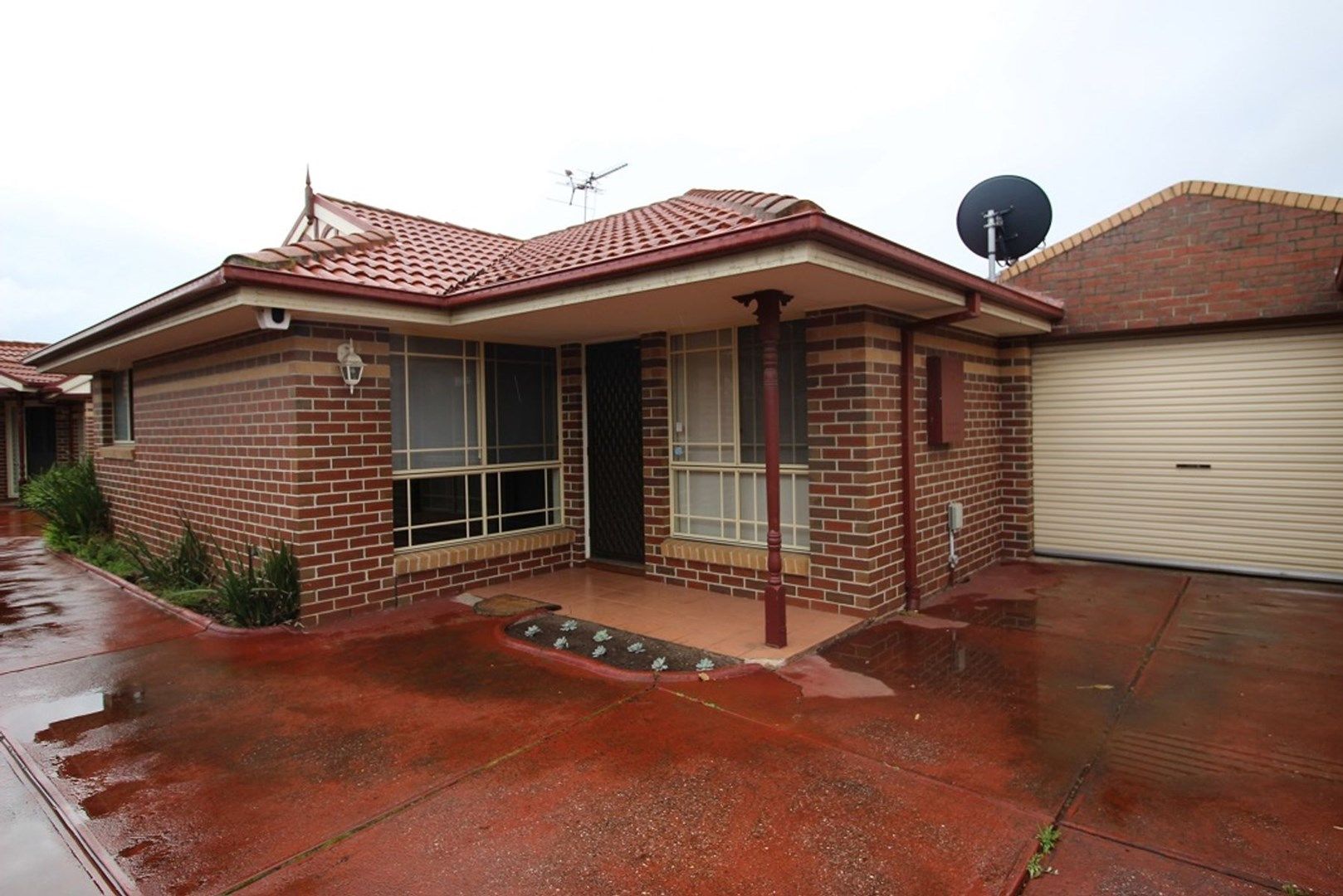 2 bedrooms Apartment / Unit / Flat in 2/129 McNamara Avenue AIRPORT WEST VIC, 3042