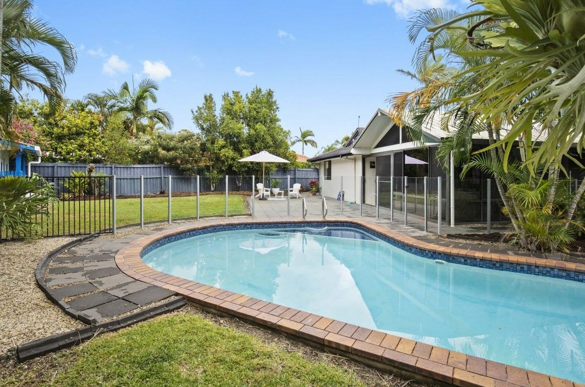 3 bedrooms House in 18 Turtle Street MERMAID WATERS QLD, 4218