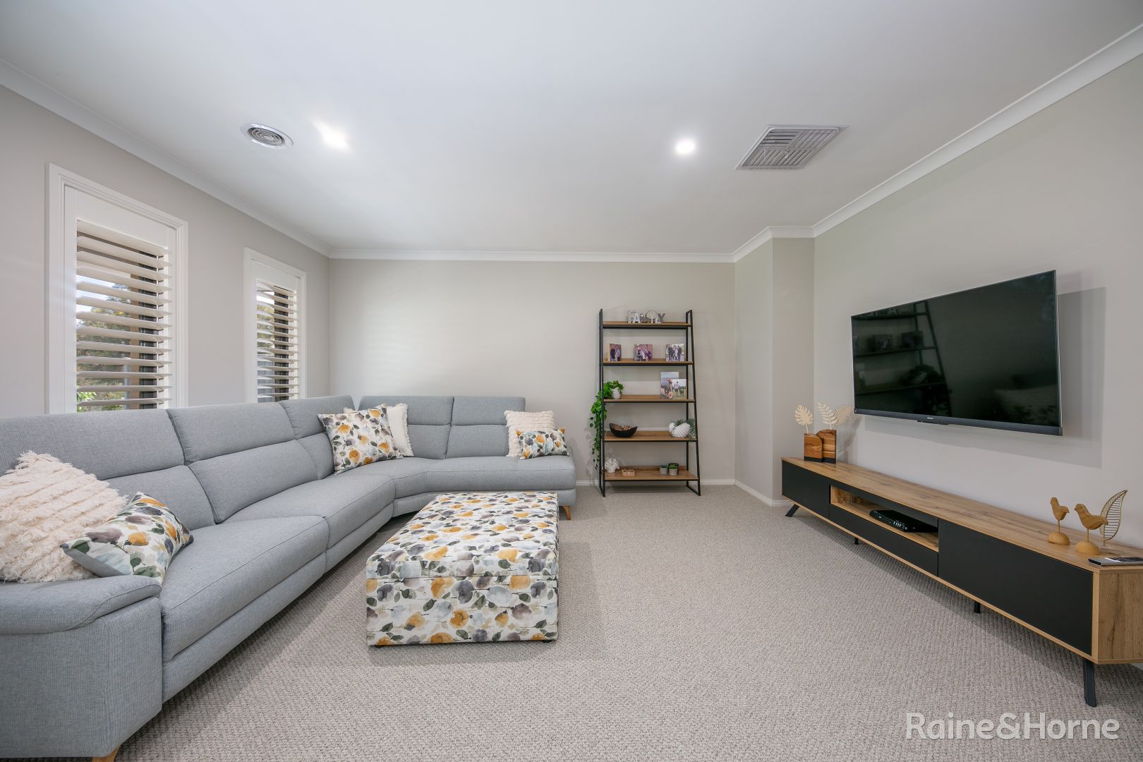 3 St Mellion Close, Sunbury VIC 3429, Image 2