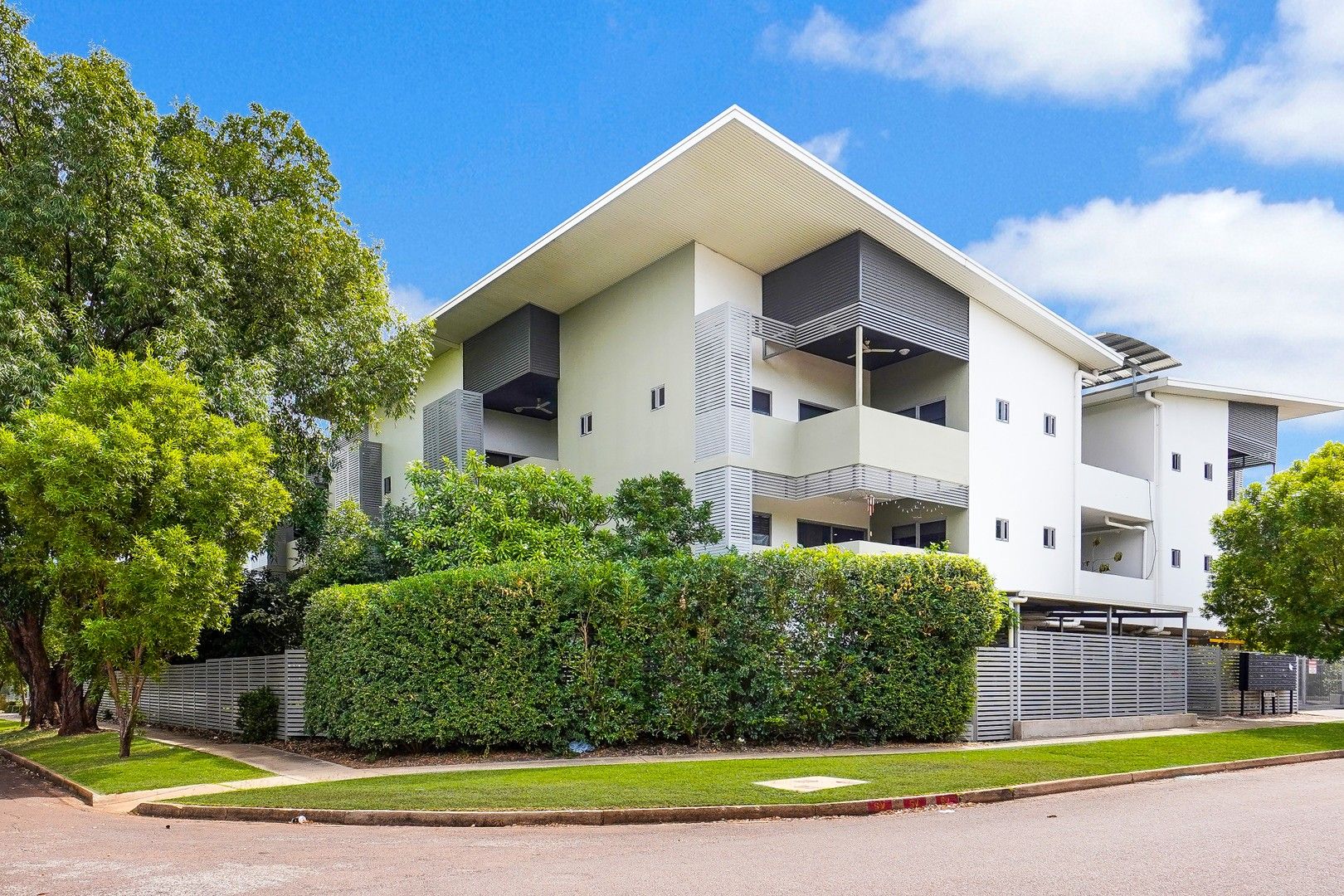 2 bedrooms Apartment / Unit / Flat in 215/15 Musgrave Crescent COCONUT GROVE NT, 0810