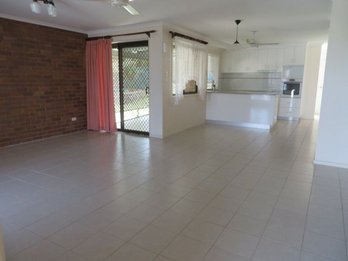 16 Pleasant Avenue, Tannum Sands QLD 4680, Image 2