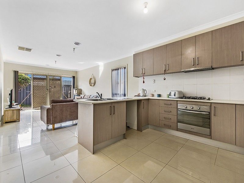 2/1 Sirius Way, Kurunjang VIC 3337, Image 2