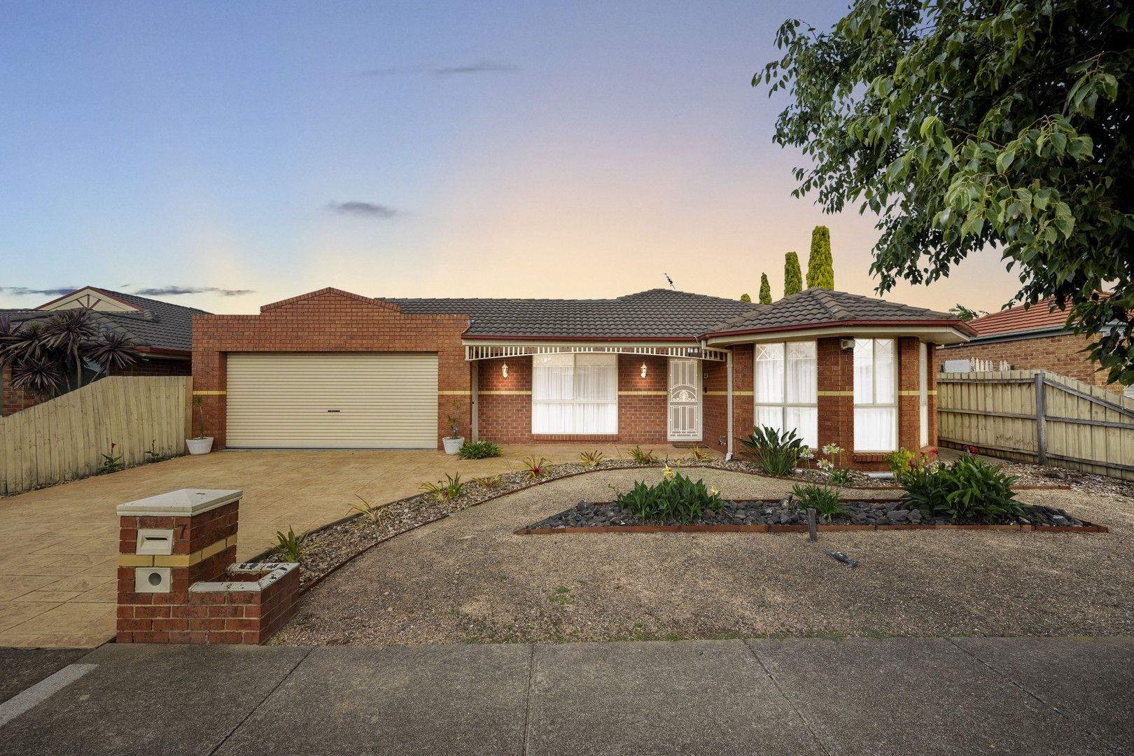 7 Rose Hedge Drive, Sydenham VIC 3037, Image 0