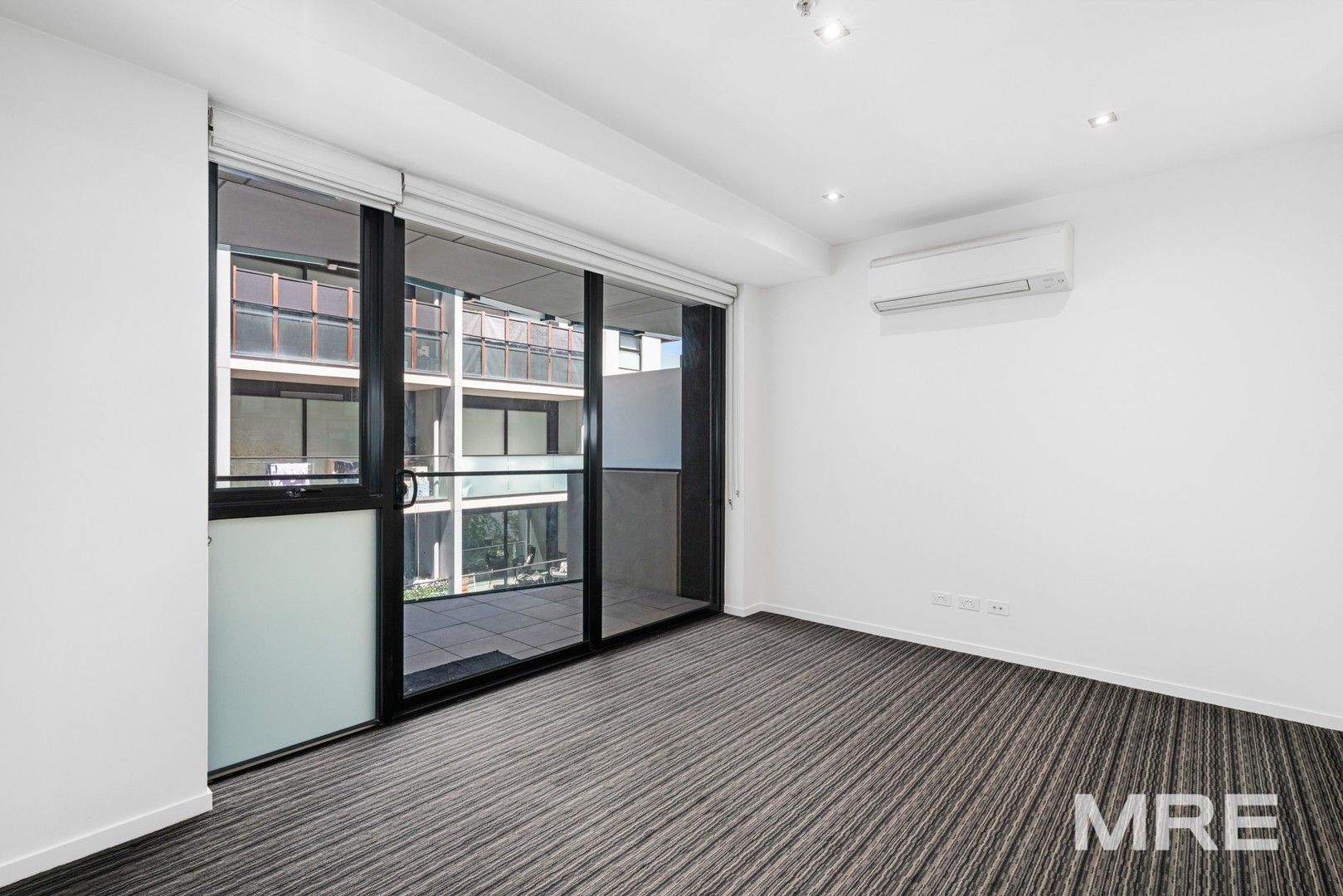 1 bedrooms Apartment / Unit / Flat in 510/163 Fitzroy Street ST KILDA VIC, 3182