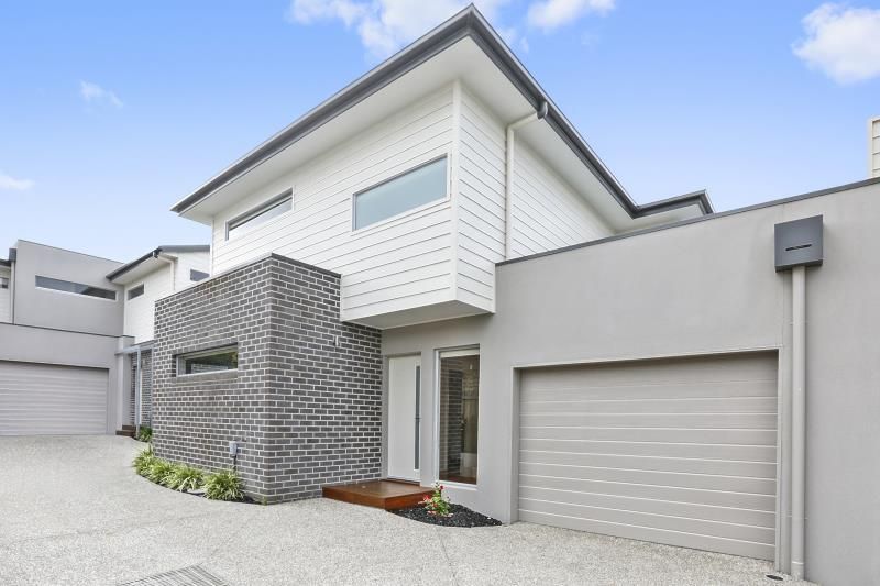 3 bedrooms Townhouse in 2/124 West Fyans Street NEWTOWN VIC, 3220