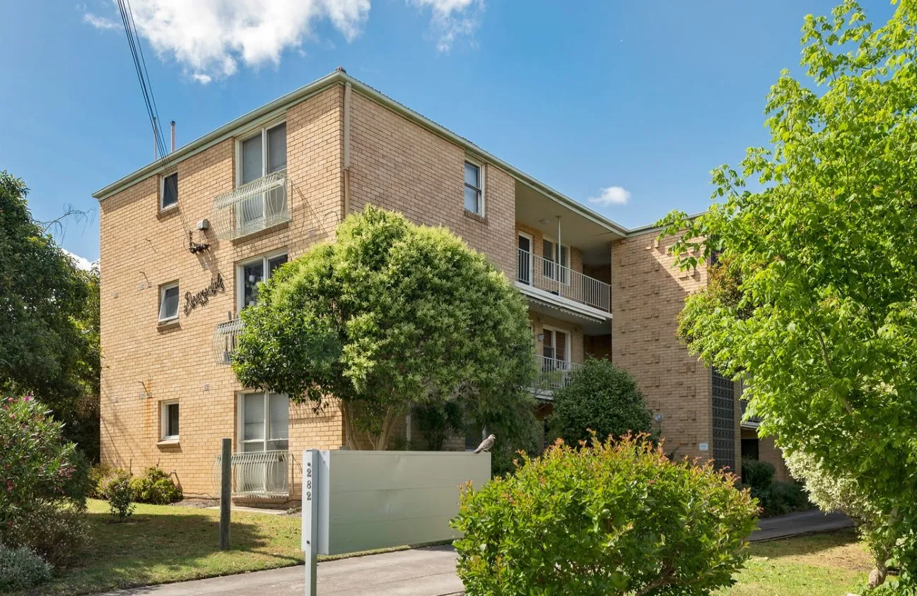 Soak up the light and the lifestyle!, Hawthorn East