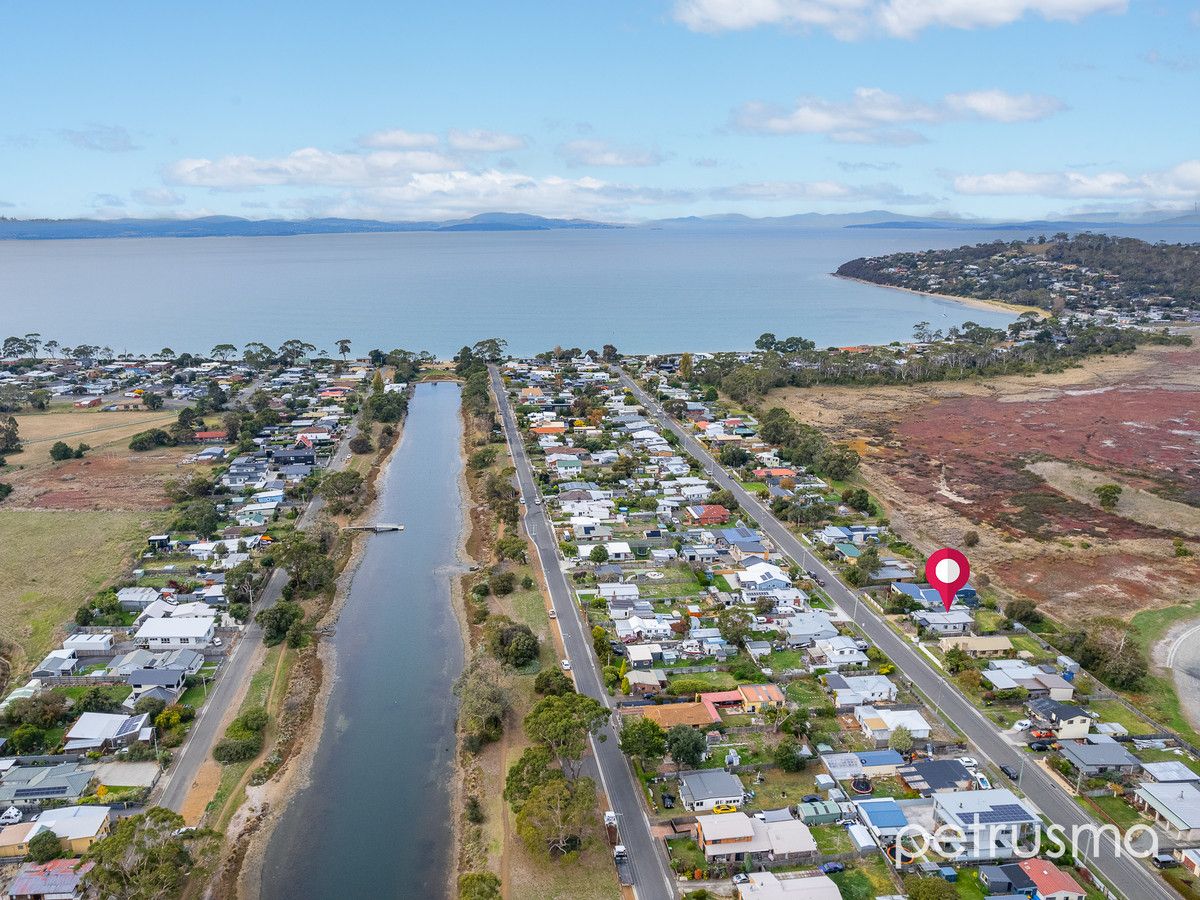 3 bedrooms House in 31 Bayview Road LAUDERDALE TAS, 7021