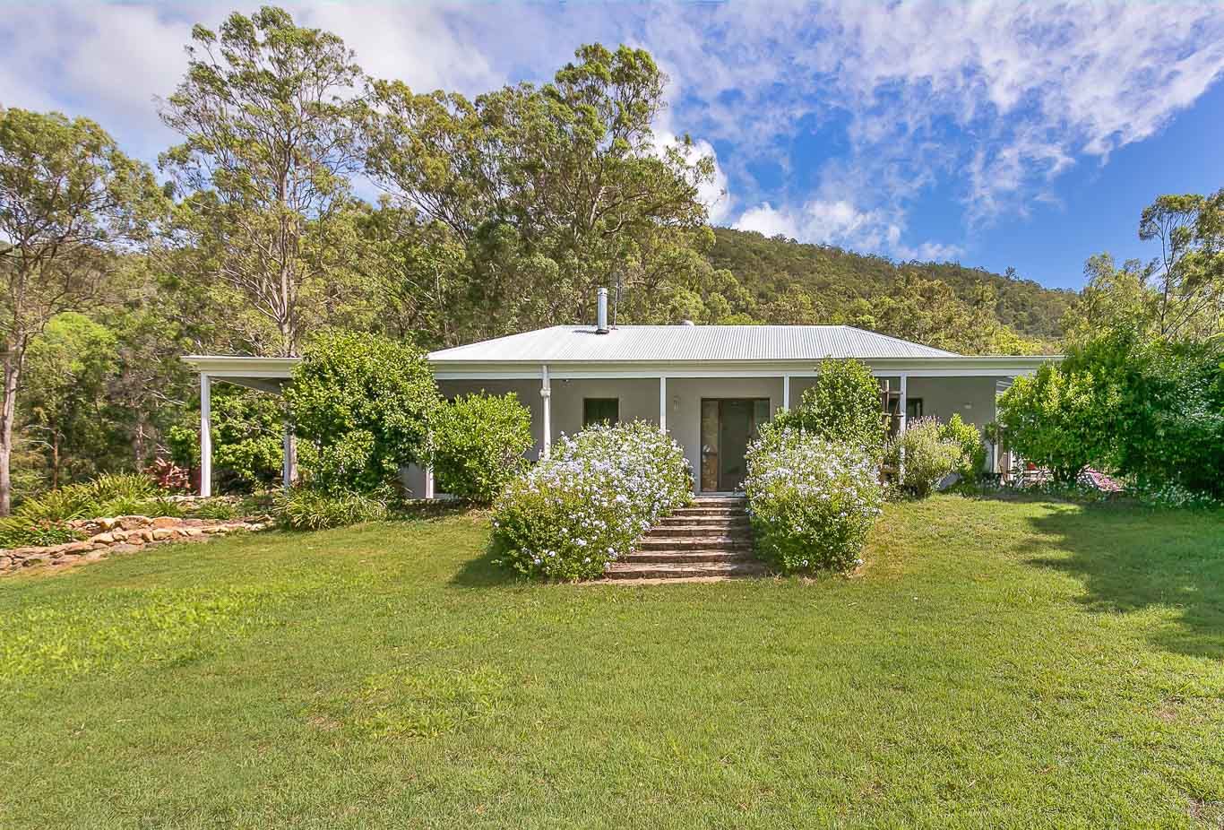 83 Henri Robert Drive, Clagiraba QLD 4211, Image 2