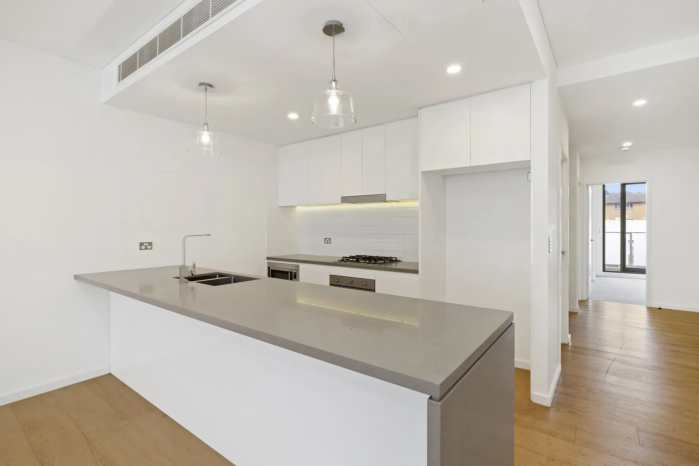 Stylish 2-Bedroom Apartment with Dual Balconies, Ashfield