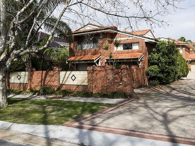 3 bedrooms Townhouse in 1/15 Kintail Road APPLECROSS WA, 6153