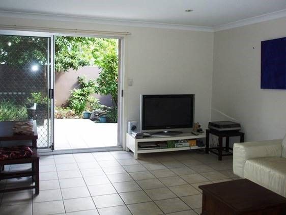 2/117 Fortescue Street, Spring Hill QLD 4000, Image 2